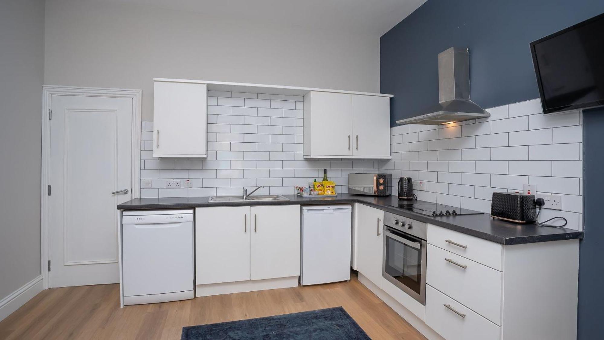 2 Bdr & 1 Bdr Apartments At Queens Uni By Belfast City Breaks Room photo