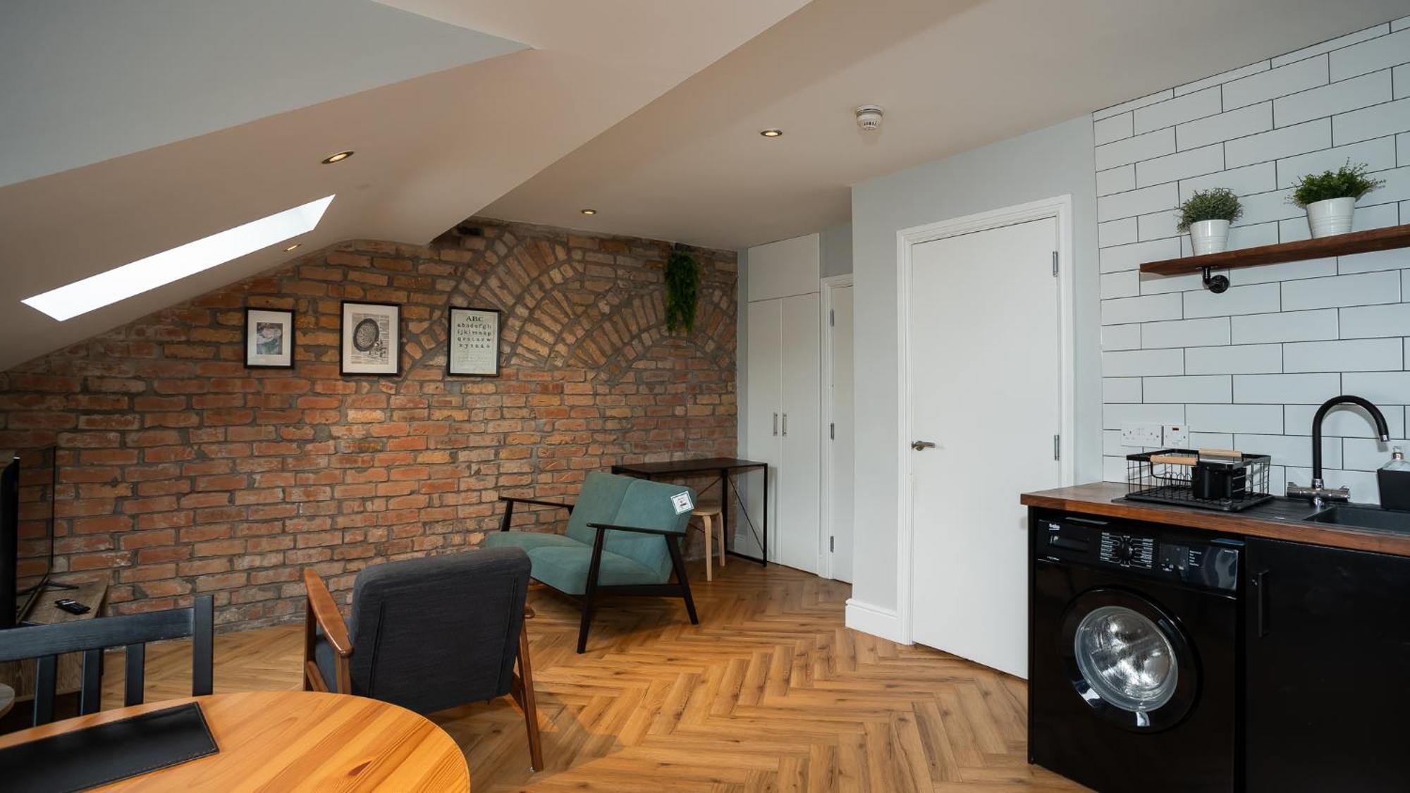 2 Bdr & 1 Bdr Apartments At Queens Uni By Belfast City Breaks Room photo